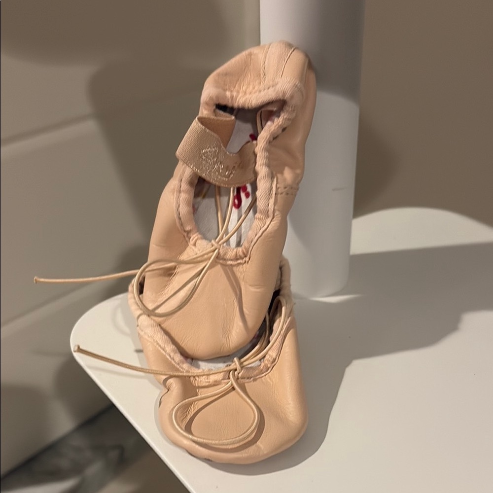 Capezio Daisy Kids Unisex Ballet Shoes in Ballet Pink NWOT Size 6.5N 6 1/2 N